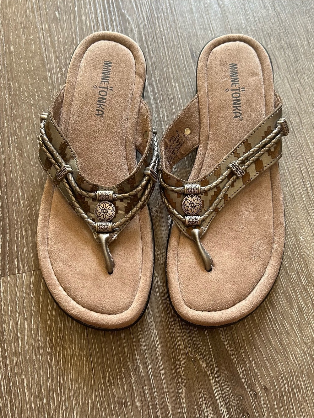 Size 8 Neutral Minnetonka Comfy Sandals Flip Flops Brown Gray Black